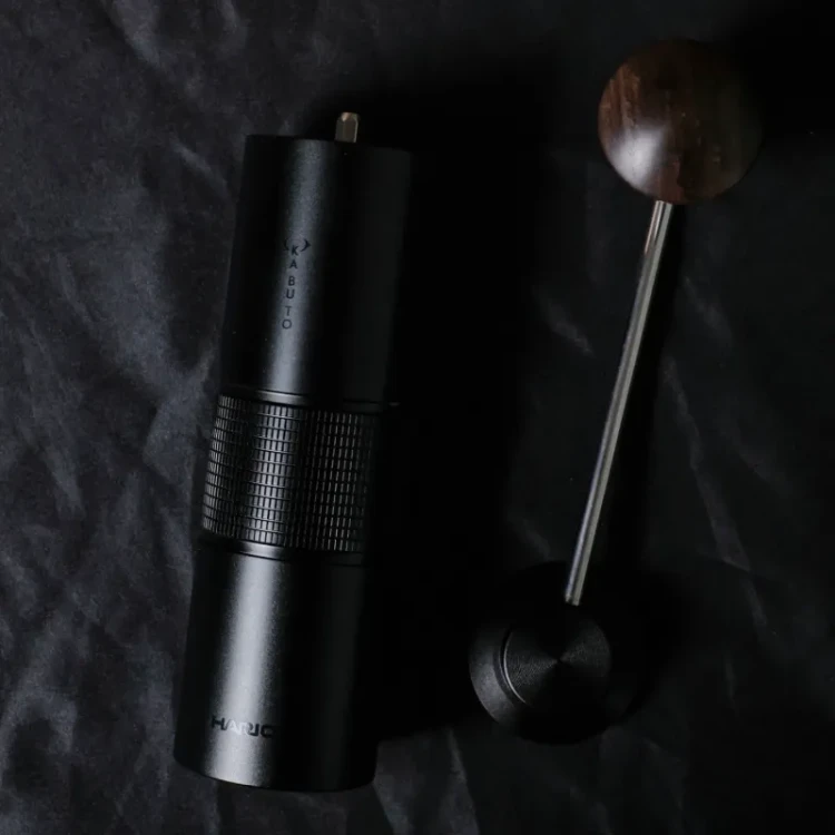 Młynek do kawy Kabuto Hario - Czarny