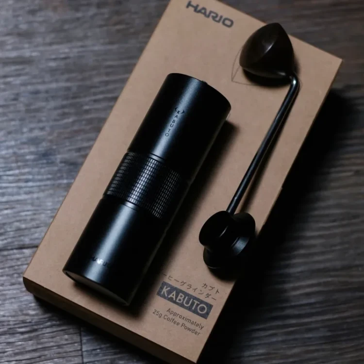 Młynek do kawy Kabuto Hario - Czarny